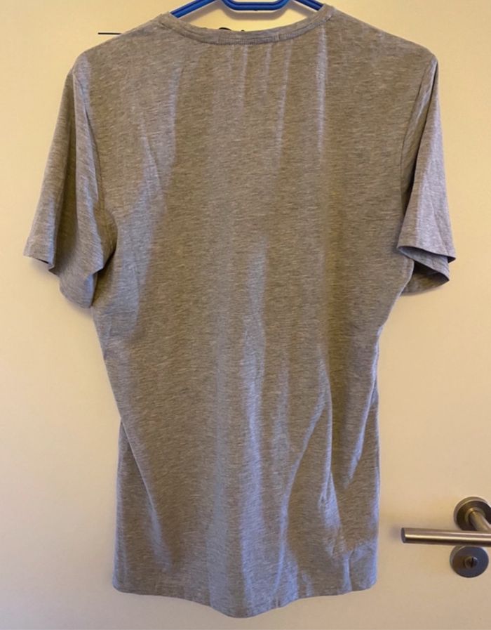 T shirt neuf - photo numéro 4