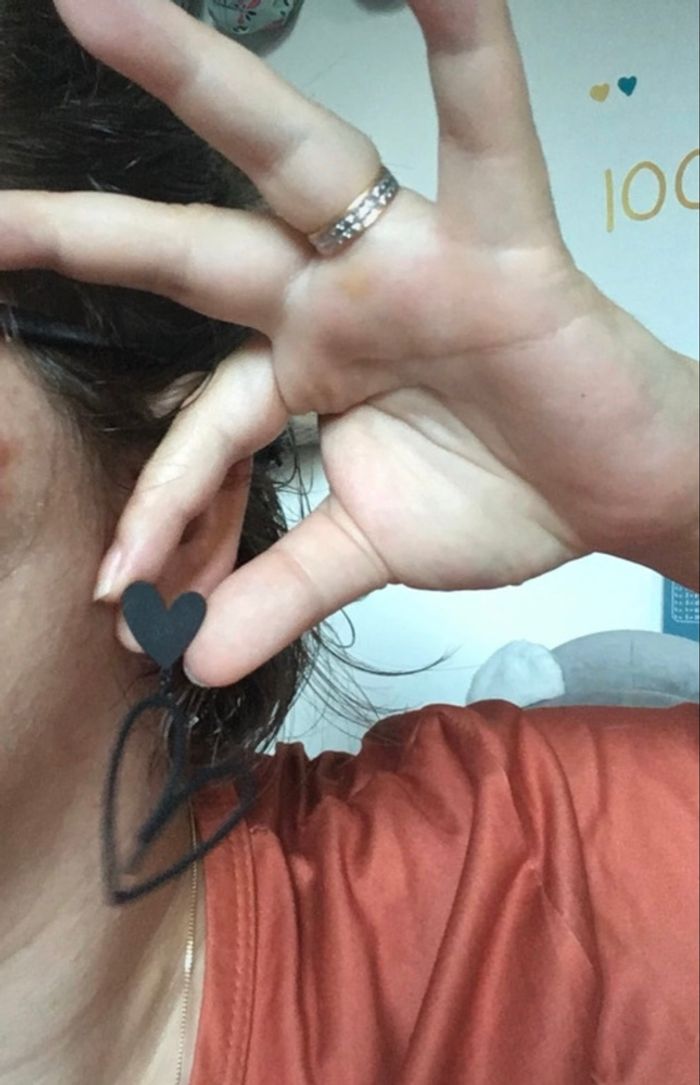 Boucles d’oreilles pendantes NEUVES pour femme, en forme de cœurs 🖤 couleur noir - photo numéro 3