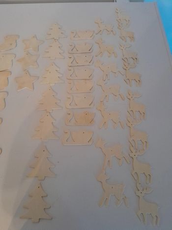 Lot de 39 formes en bois à peindre