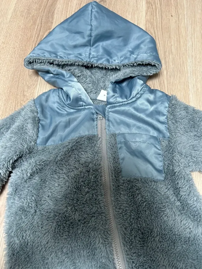 Combinaison bébé taille 6/9 mois - photo numéro 2
