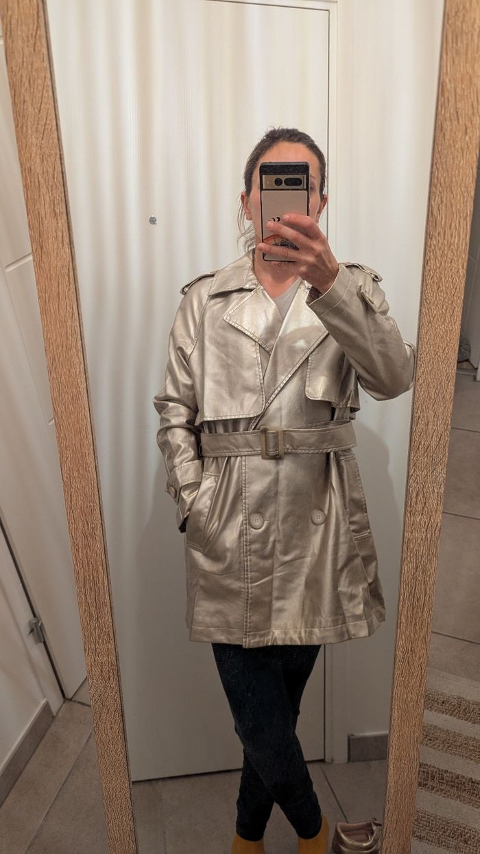 Trench-coat