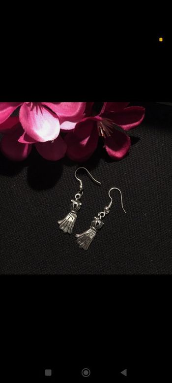 Boucles d’oreilles pendantes fantaisies métal argenté robe longue femme mode