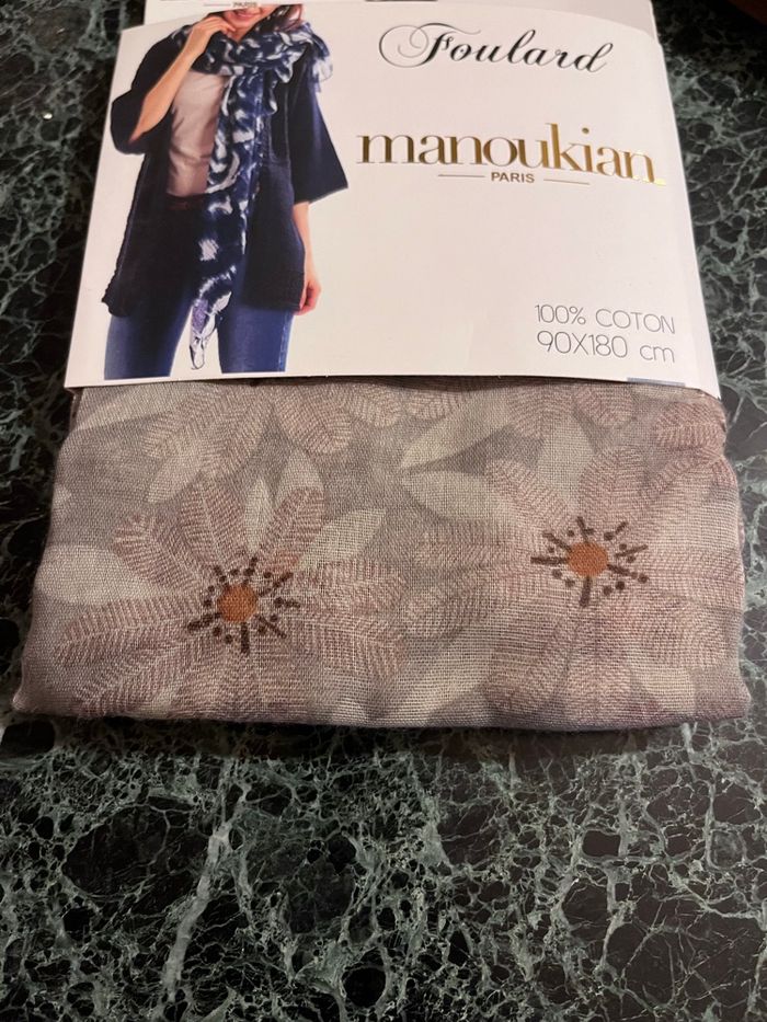 Foulard Manoukian dans les tons marrons neuf avec étiquette - photo numéro 2
