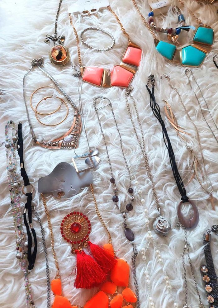 Gros lot bijoux + de 70 (boucles d'oreilles, bracelets, bagues, colliers) H&M Claire's Yves Rocher idéal lot revendeur 💍 - photo numéro 10