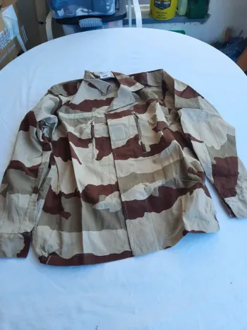 Veste militaire manches longues taille M neuve