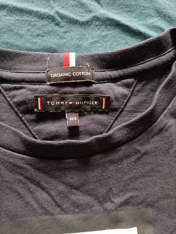 Superbe t shirt Tommy Hilfiger 14 ans - photo numéro 3