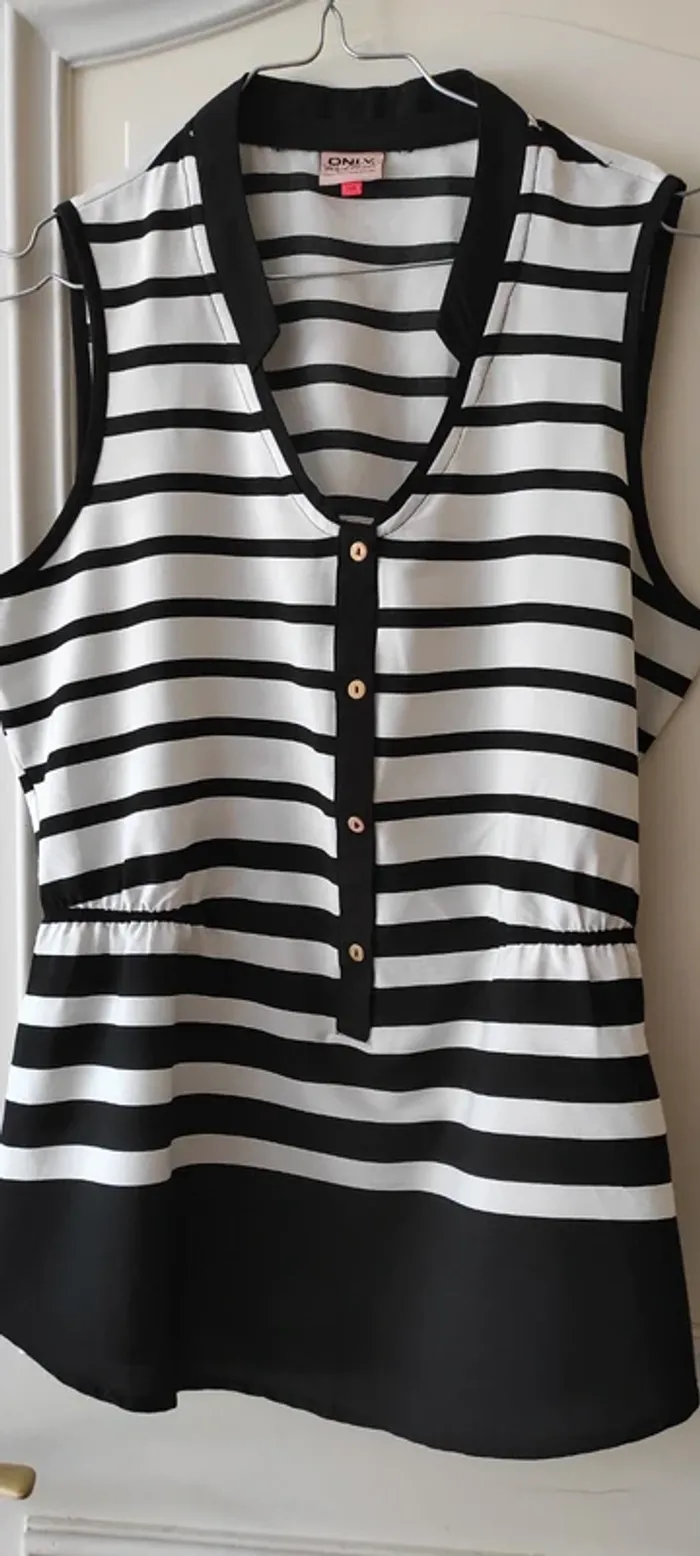 💐Blouse - ONLY- taille 38 - Très bon état 💐 - photo numéro 2