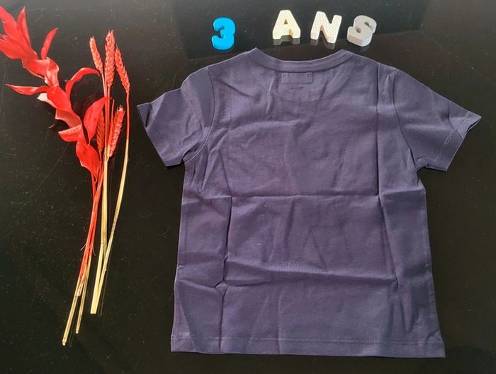 T-shirt neuf - photo numéro 4