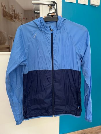 K-way pour se protéger de la pluie, neuf. 12 ans.