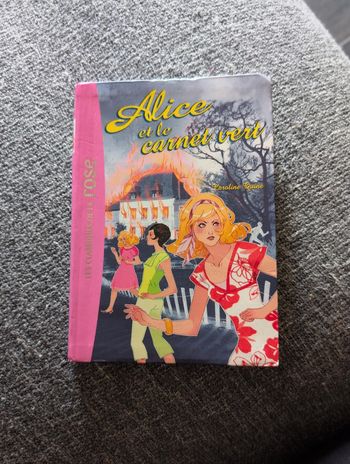Alice et le carnet vert