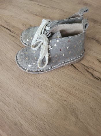 Chaussures à lacet taille 22