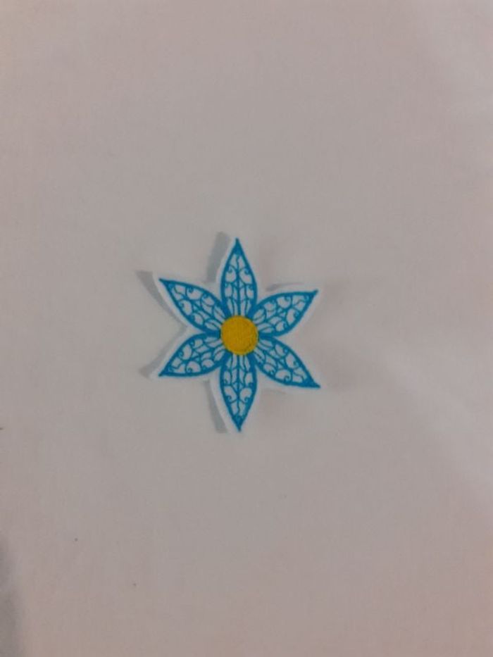 Fleur en feutrine brodé à coudre