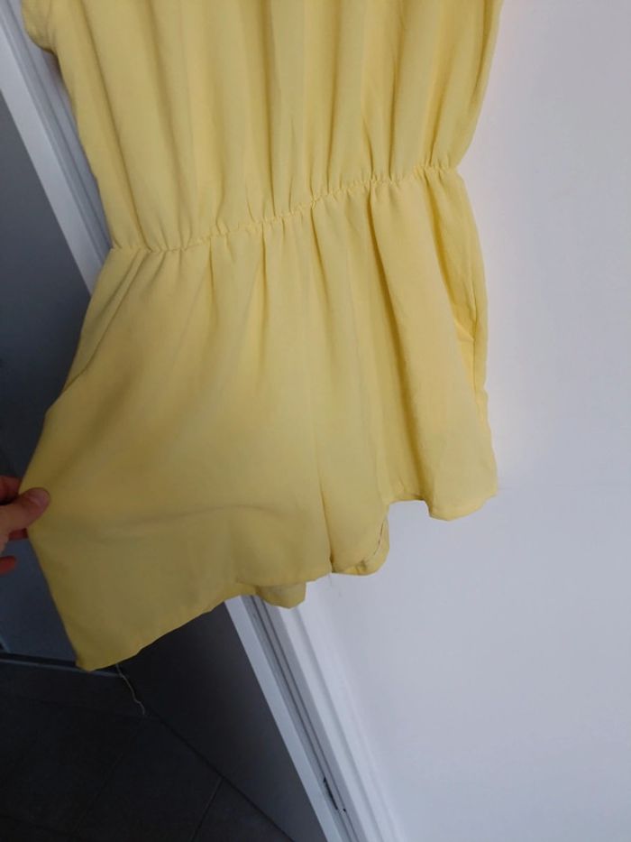 Combishort jaune en viscose Taille S/M  Très bon état - photo numéro 3