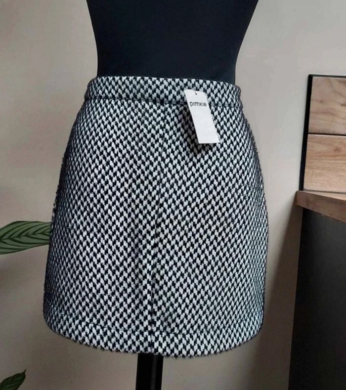 Jolie jupe neuve hiver Pimkie motif pied de poule noir et blanc
Taille 34 - photo numéro 3