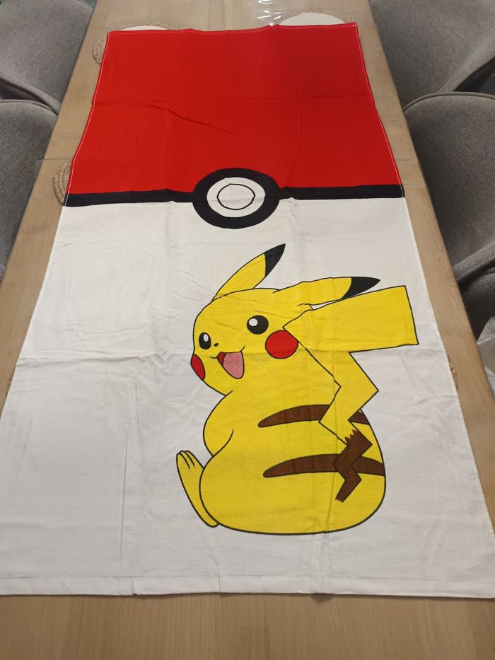 Serviette pokémon neuf modèle Pokéball - photo numéro 2