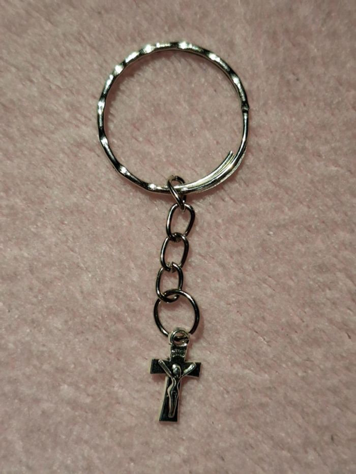 Porte clé croix chretienne