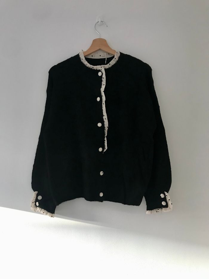 Gilet / cardigan Noir Tendance - com volanté Pois blancs - photo numéro 2