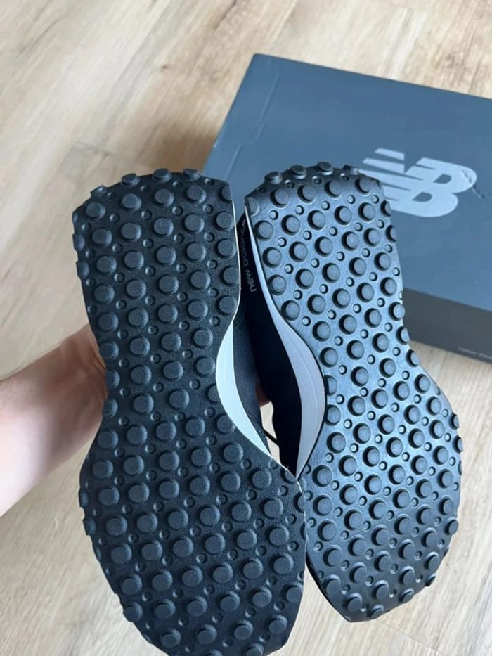 New Balance 327 Black White 35,5 - photo numéro 4