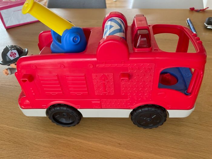 Camion pompiers Fisher price - photo numéro 3