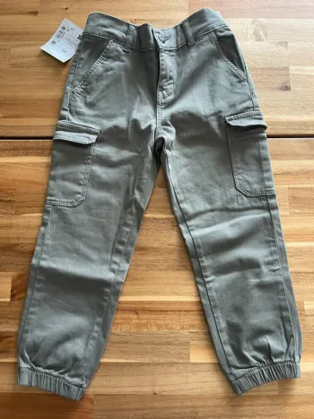 Pantalon cargo 5 ans neuf