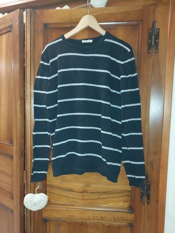 Magnifique pull ras de cou noir à rayures grises