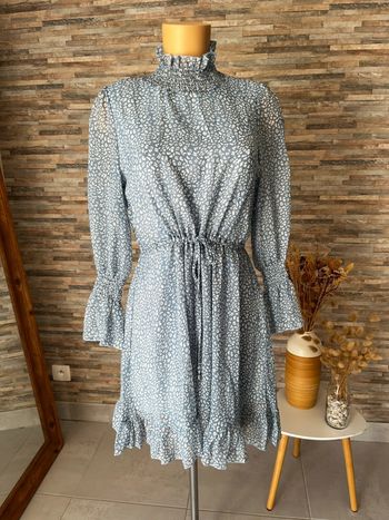 Robe bleue et blanche