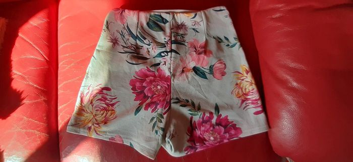 Short à fleurs taille 36 - photo numéro 4