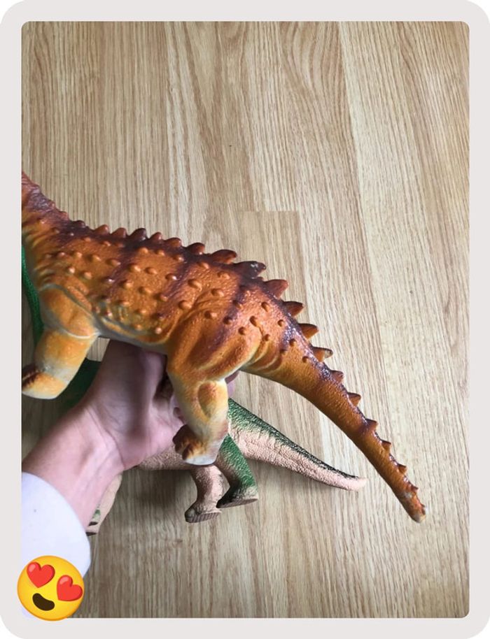 Deux gros dinosaures - photo numéro 4