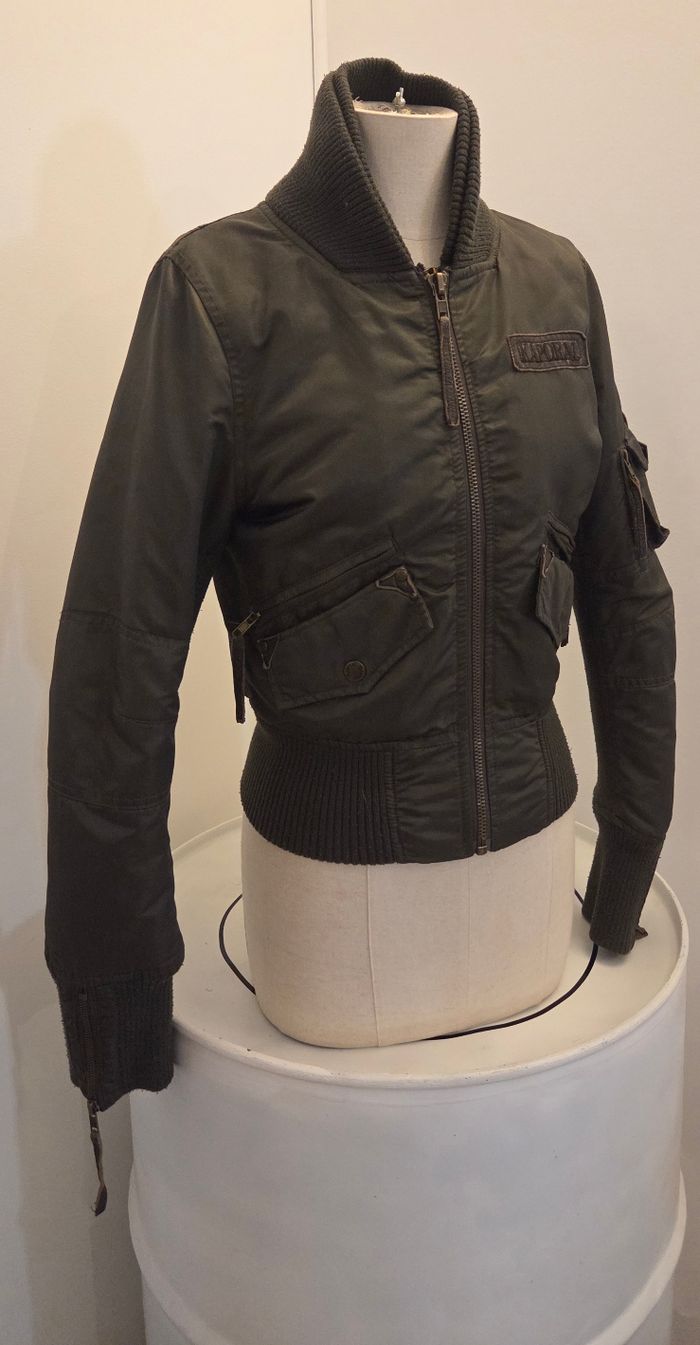 Blouson bomber KAPORAL femme T.M (38/40) – Kaki Rock & Roll – Broderies dos – Très bon état ! - photo numéro 4