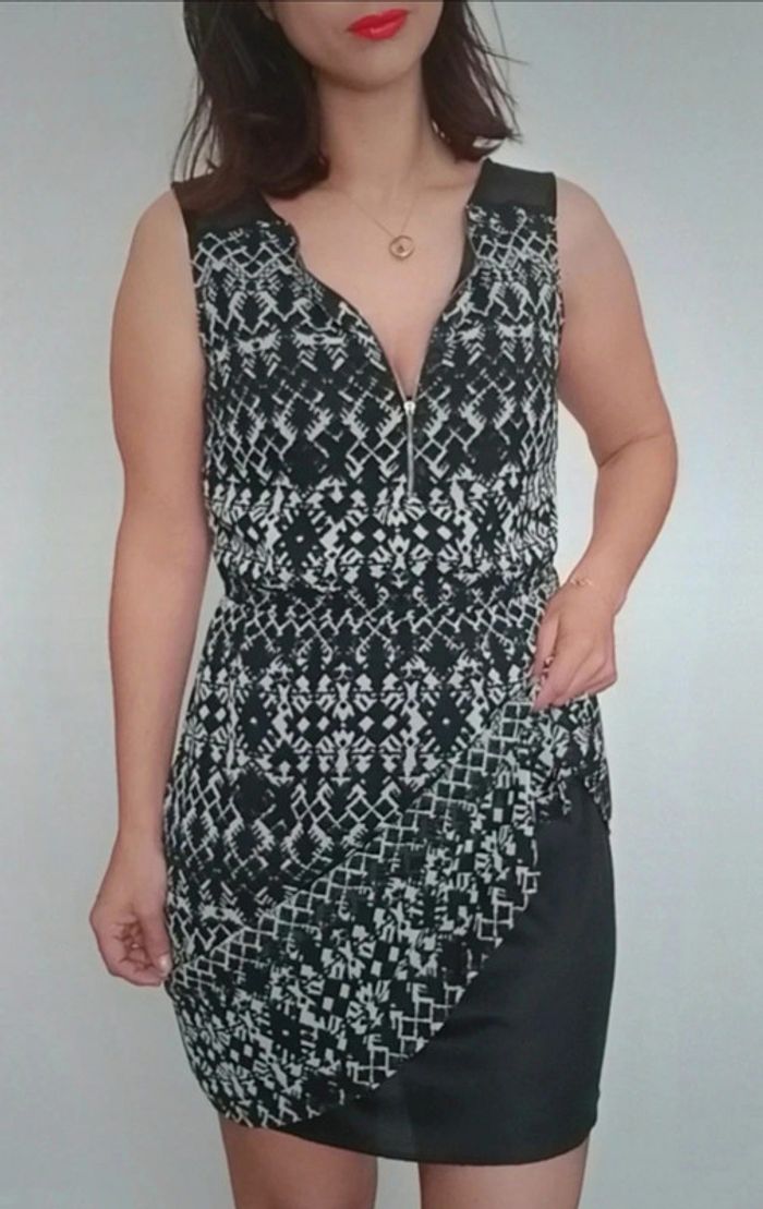 Robe décolleté zippé noire et blanche taille 36 - photo numéro 8
