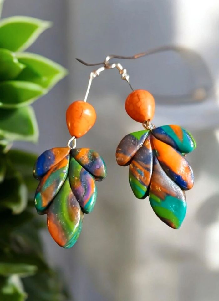 Boucles d'oreilles pendante multicolore pâte polymere