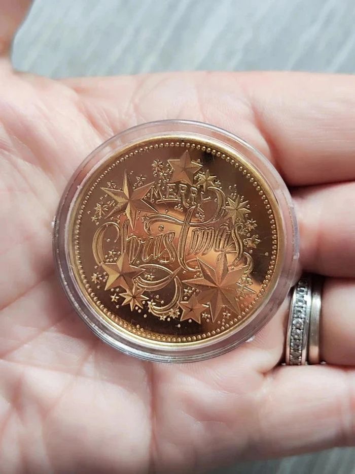 Pièce commémorative de Noël neuve - photo numéro 3