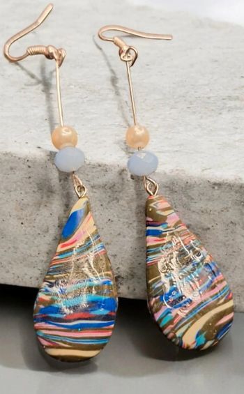 Boucles d'oreilles pendante en pâte polymere multicolore