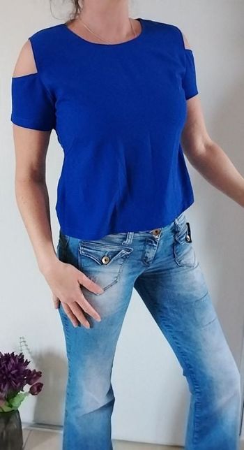 Joli top épaules dénudées