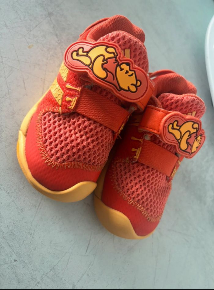 Basket adidas édition Winnie l’Ourson - photo numéro 1