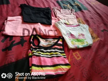 Lot de 4tee shirt fille taille 4 ans