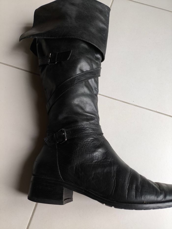 Bottes hautes en cuir noir pointure 40 (longueur semelle 27,5 cm) - photo numéro 3