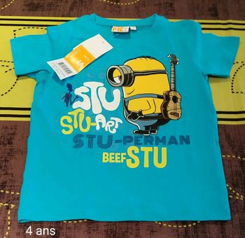 T-shirt Minion neuf 4 ans