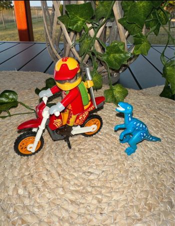 Playmobil 9431 – Pilote de moto + Raptor
