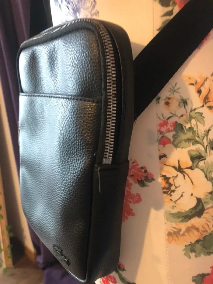 Sacoche Lacoste similicuir - photo numéro 6