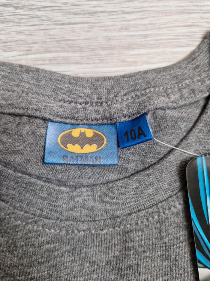 Tee-shirt Batman neuf avec étiquette 10 ans - photo numéro 2