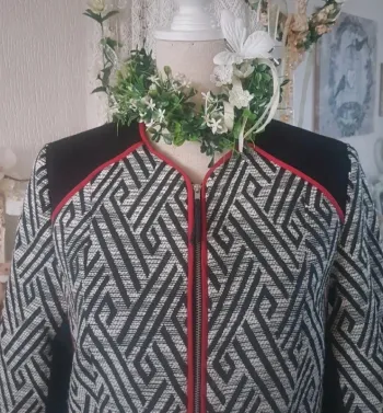 Veste noire/blanc/rouge H&M Taille 40