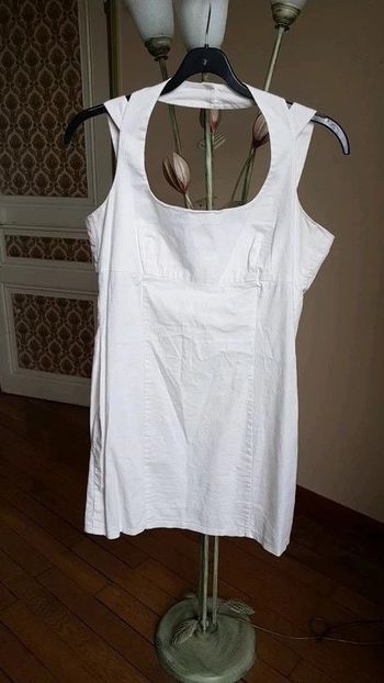 Robe blanche taille 40 Marc Aurel