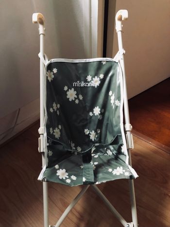 Poussette poupée Minikane – pliable – neuve – imprimé fleurs