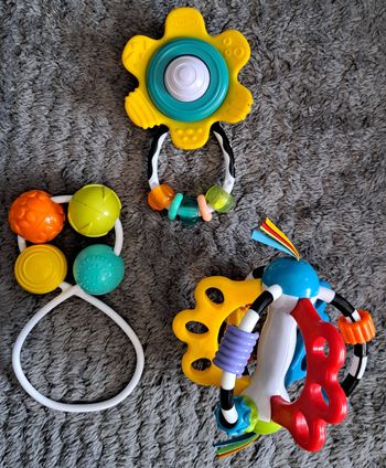Lot de 3 jouets bébé, anneaux, hochets (3)