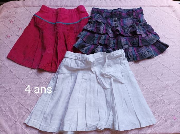 Lot jupes 4 ans