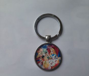 Porte-clés disney alice aux pays des merveilles
