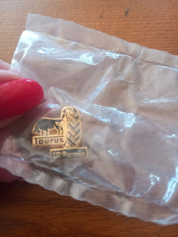 Pin's Taurus - photo numéro 2