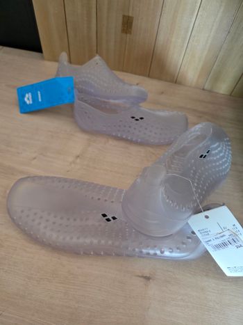 Chaussure de plage. Piscine. Été enfant et adulte