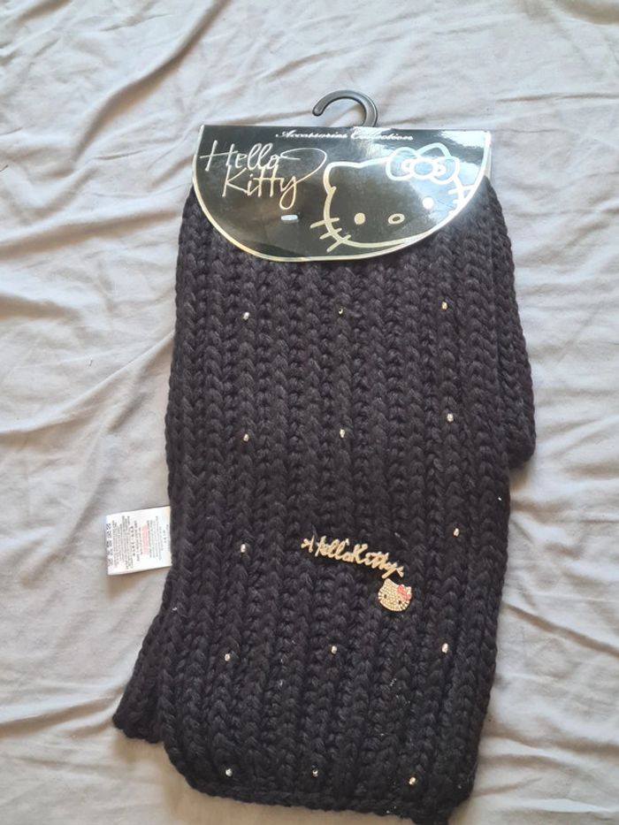Echarpe noire hello kitty